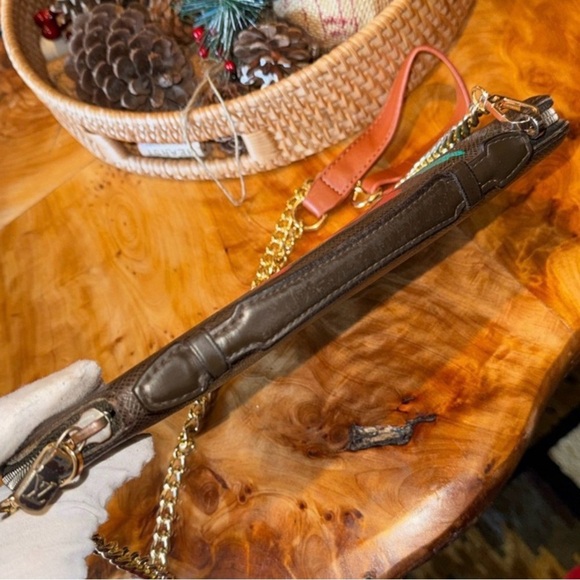 Louis Vuitton Atoll Organizer Wallet From the
2005 Collection
Taiga Leather - Picture 10 of 15